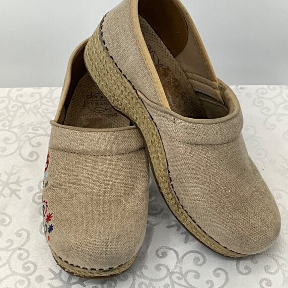 Dansko Vegan Embroidered Floral Retro Rustic Slip-On Clogs Size 39 - Picture 1 of 8